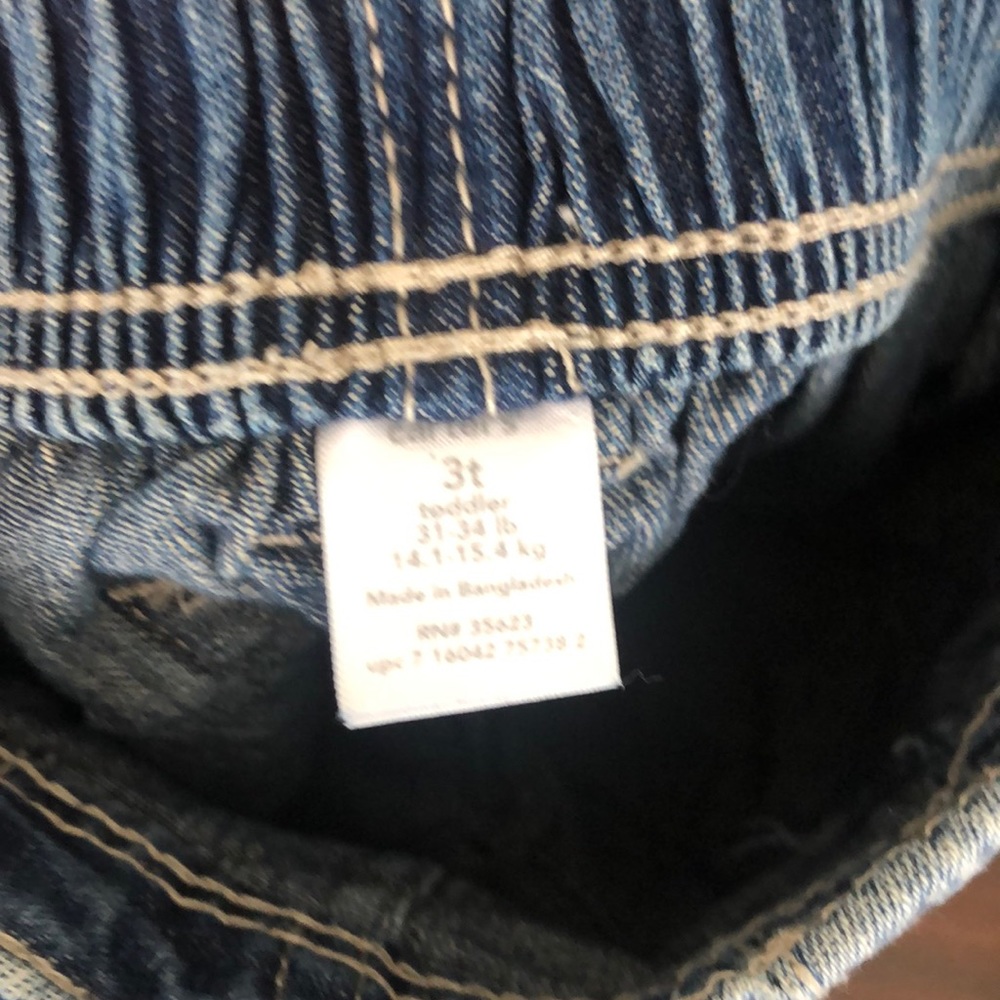 Carter’s boys elastic waste Jean shorts 3t - Picture 3 of 3